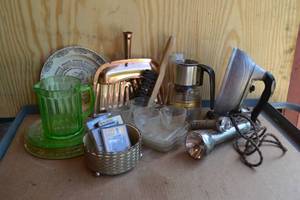 lot 162 image: Vintage Housewares, including Steam-O-Matic Iron