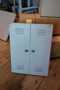 lot 16 image: In-Wall Mount Hanging 2-Door Cabinet