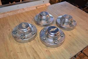 lot 166 image: 5 Bolt Chevy Center Caps