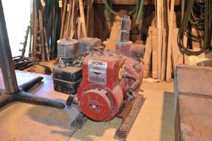 lot 35 image: Pump w Briggs and Stratton 5HP Motor