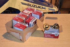 lot 183 image: (8) Weiser-Lock Deadbolt Assemblies