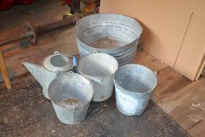 lot 240 image: Vintage Galvanized Washtub, Buckets and Watering Can