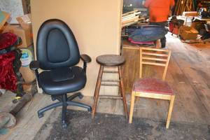 lot 242 image: Nice rolling Office Chair, Bar Stool and Wood Chair
