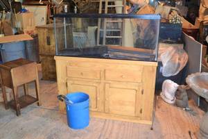 lot 253 image: Aquarium and Stand with Supplies
