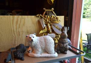 lot 254 image: Yard Critters & Wall Dcor