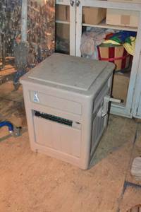 lot 388 image: Suncast Hose Reel & Gardening Tools