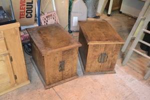 lot 392 image: (2) Wood End Tables