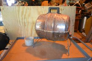 lot 397 image: Car Quest Keg-A-Cue and Small Crock