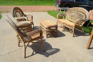 lot 398 image: 5-Piece Wicker Furniture Set
