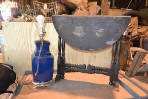 lot 401 image: Small Drop Leaf Table and Table Lamp