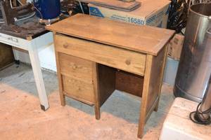 lot 400 image: Wood Desk