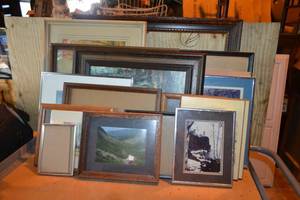 lot 418 image: Lot of Photo Frames, Prints, and more