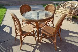 lot 399 image: 5-Piece Wicker Dinette Set