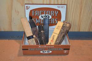 lot 423 image: Cigar Box with Antique Straight Edge Razors