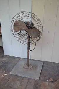 lot 51 image: 2 Blade GE Floor Fan - Model 5KH45AB-1965X