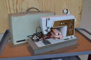 lot 55 image: Singer Sewing Machine - Model 603
