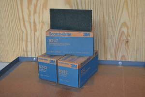 lot 60 image: 3 Boxes of NEW 3M Scotch-Brite 8242 Doodlebug Blue Pads