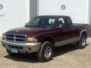 lot 4 image: 2002 DODGE DAKOTA SLT