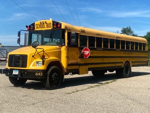 lot 1 image: 2005 Freightliner Thomas-Built Schoolbus