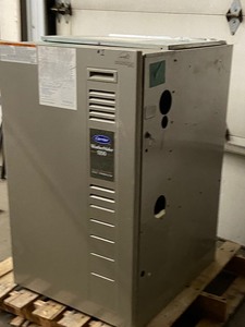 lot 15 image: Carrier Weather Maker 9200 Gas Furnace