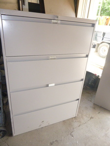 lot 14 image: 4 Drawer Lateral File Cabinet