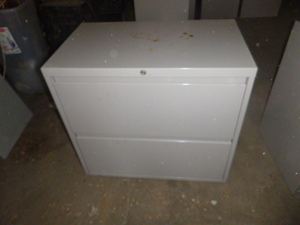 lot 16 image: 2 Drawer Lateral File Cabinet