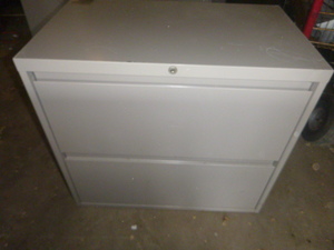 lot 17 image: 2 Drawer Lateral File Cabinet