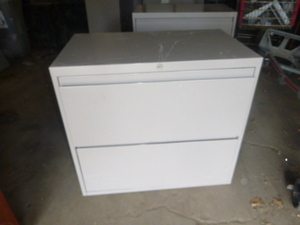 lot 18 image: 2 Drawer Lateral File Cabinet