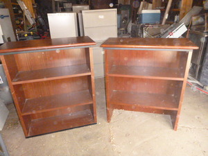lot 19 image: 2 Wood Bookshelves