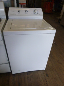 lot 3 image: Maytag Performance Wash Machine