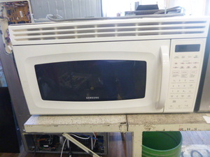 lot 40 image: Samsung Over Range Microwave