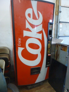 lot 5 image: Coca Cola Vending Machine