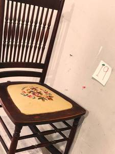 lot 19 image: Antique Rocking Chair