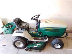 lot 3 image: Powr Kraft Riding Lawnmower