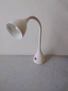lot 41 image: Vintage Michael Graves Tabletop Lamp