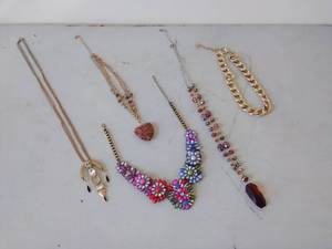 lot 46 image: Five Fashion Necklaces