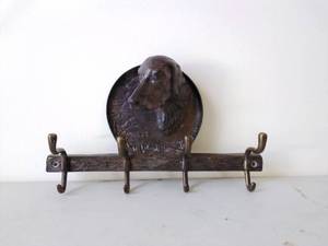 lot 21 image: Metal Dog-Motif Coat Rack