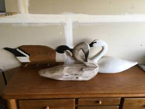 lot 127 image: Lot of Bird Decor