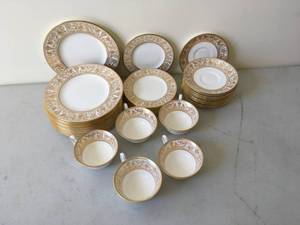 lot 69 image: 40 Pieces of Wedgwood Gold Florentine China
