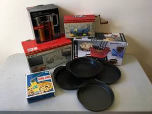 lot 76 image: HUGE Lot of Kitchen Items