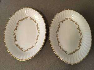 lot 83 image: Miscellaneous Serving Pieces