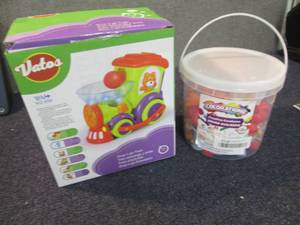 lot 65 image: Creative Creatures Dough Builders, ...
