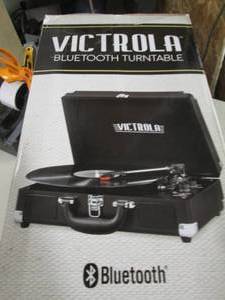lot 144 image: Victrola Portable 3 Speed Turn Tabl...