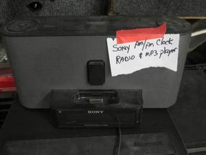 lot 210 image: Sony AmFm Clock Radio MP3 Player-t...
