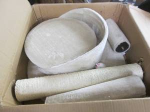 lot 213 image: Majestic 27 inch Casita Cat Tree op...