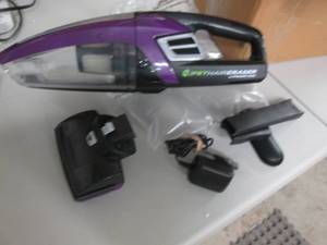 lot 223 image: Bissel Pet Hair Eraser Lithium Ion ...