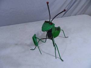 New Handmade Recycled Metal Garden Art Preying Mantis