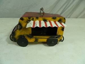 New Handmade Recycled Metal Garden Art Foodtruck Birdhouse