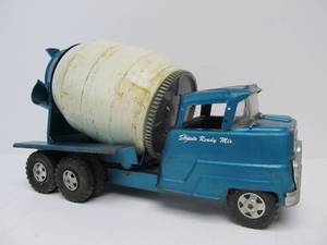 lot 207 image: Old Vintage STRUCTO Pressed Steel Cement Mixer