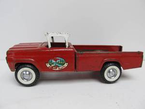 lot 210 image: Vintage NYLINT Pressed Steel Red FORD Camper Pickup Truck